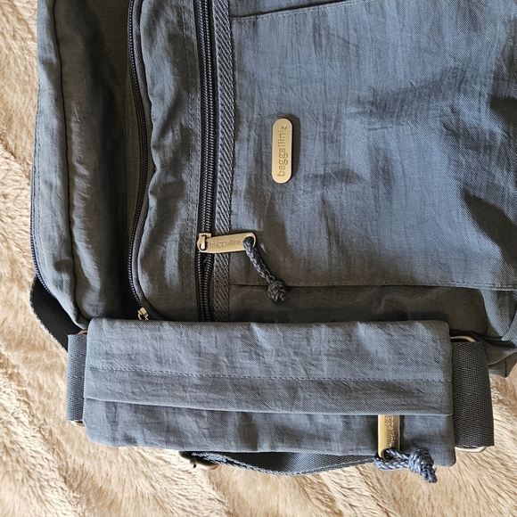 Baggallini bag in blue, almost new - Picture 2 of 5